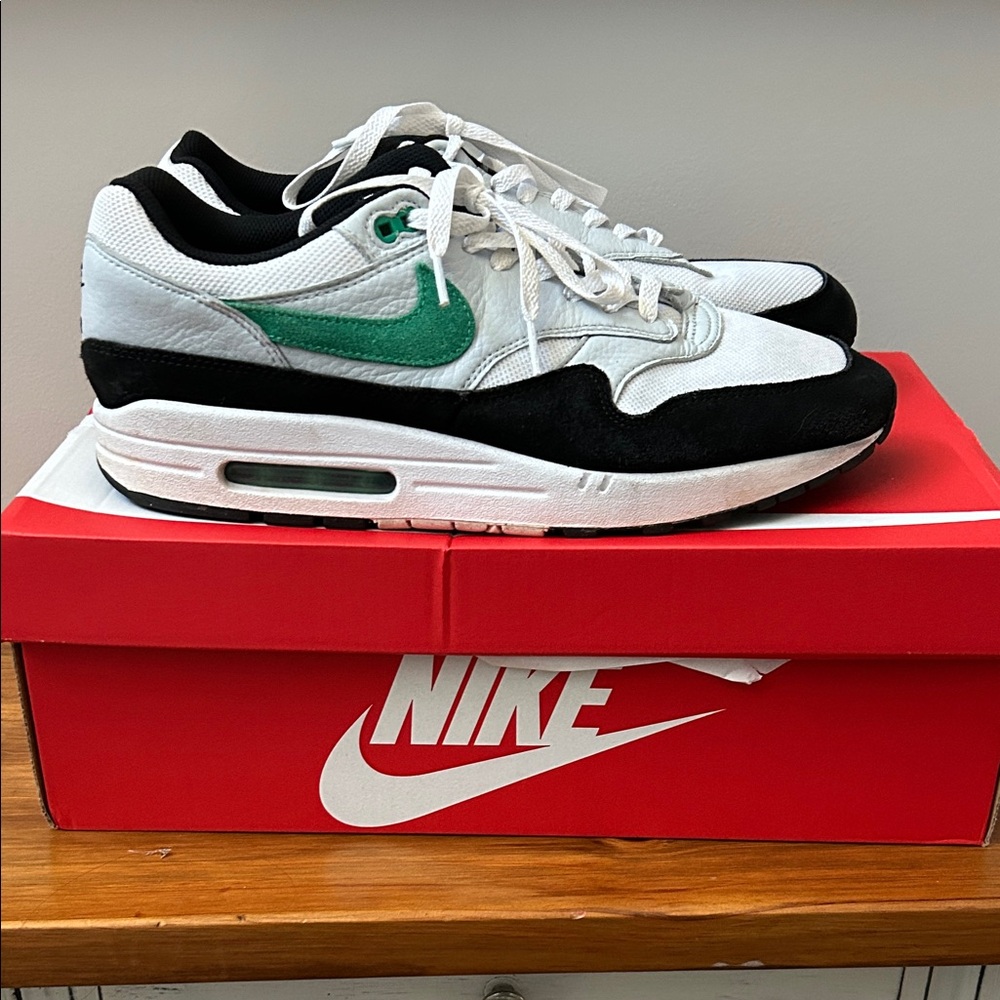 Nike Air Max 1 White, Stadium Green Sz 12.5 EUC